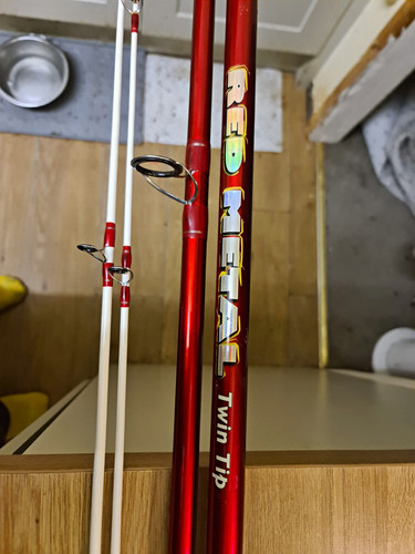 Red metal twin tip 00m - metal,